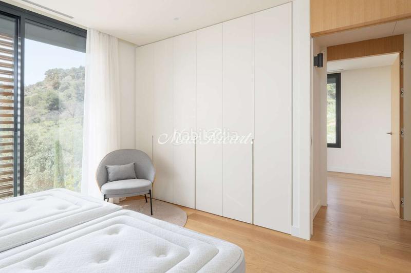 Foto 3422b2d2-e958-4fff-bcf3-ba99e23089d6. Lloguer casa amb calefacció aparcament piscina a Barcelona