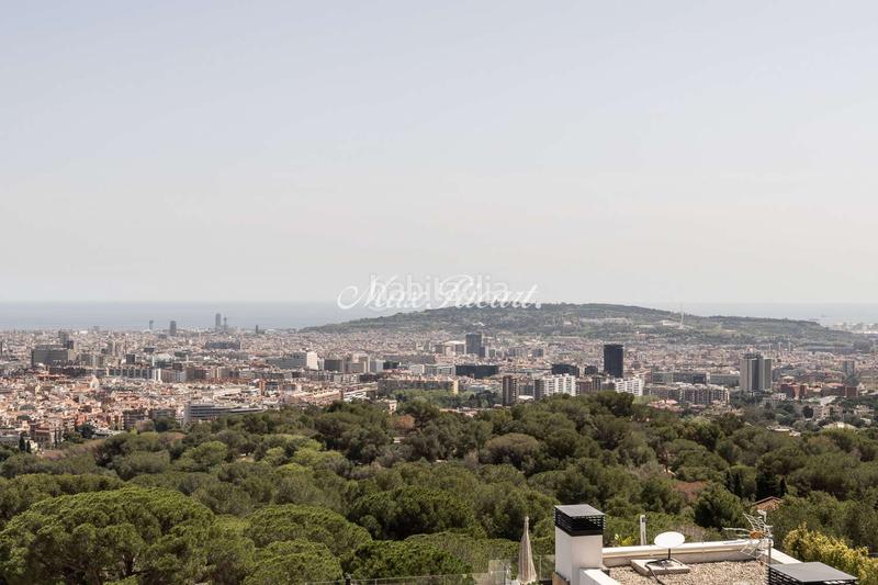 Foto 3bb14393-68fc-41b1-92bf-19c802b3f509. Lloguer casa amb calefacció aparcament piscina a Barcelona