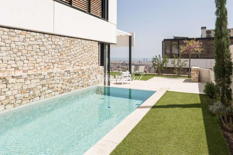 Foto 5638f7af-6f35-46d5-80d7-1093b28840b6. Location maison avec chauffage parking piscine dans Barcelona