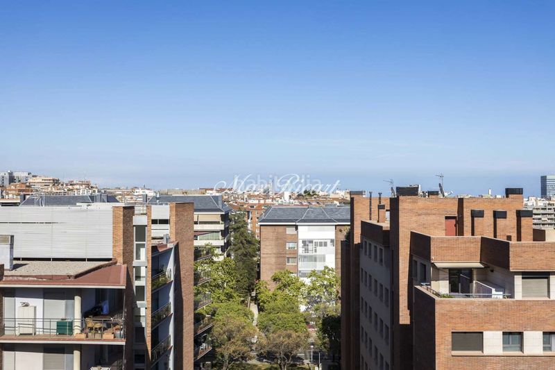 Foto 1db73d3d-24b3-421a-8973-cc9808ee2e06. Lloguer àtic amb calefacció a Tres Torres Barcelona