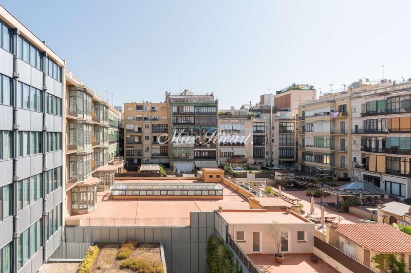 Foto 2af9ec2b-d87f-44a2-afa2-ffab7728e00b. Alquiler piso espectacular vivienda en casa burés en Barcelona