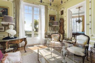 Casa  N/a. Espectacular propiedad modernista en barcelona, diseñada y const