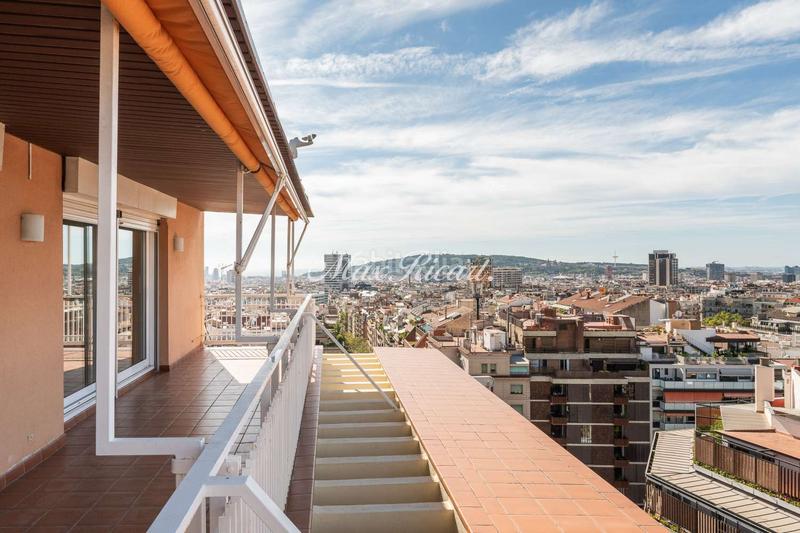 Foto ee65aa00-2a0b-49be-b889-d492c16a8a45. Alquiler ático  con vistas espectaculares en sant gervasi en Barcelona