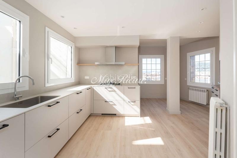 Foto 4d72445e-8625-4f3c-8b01-34a268249a0e. Lloguer àtic amb calefacció aparcament a Sant Gervasi - Galvany Barcelona