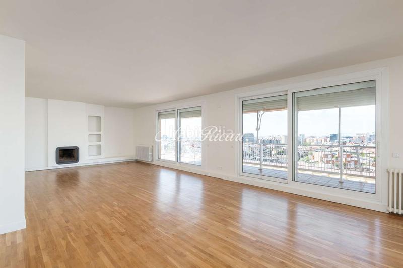 Foto ed641a25-7100-45cf-94d3-48a5d913221b. Location attique avec chauffage parking dans Sant Gervasi - Galvany Barcelona