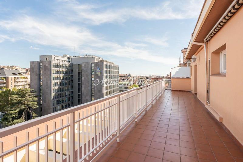 Foto a4b6f2dc-c7db-48b9-9256-f7a2b6b06c0a. Rent penthouse with heating parking in Sant Gervasi - Galvany Barcelona