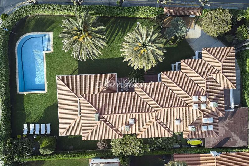 Foto 12b27b3d-e7bb-4d28-8f79-714c8e53b7e9. Casa amb calefacció aparcament piscina a Can Girona - Terramar - Vinyet Sitges