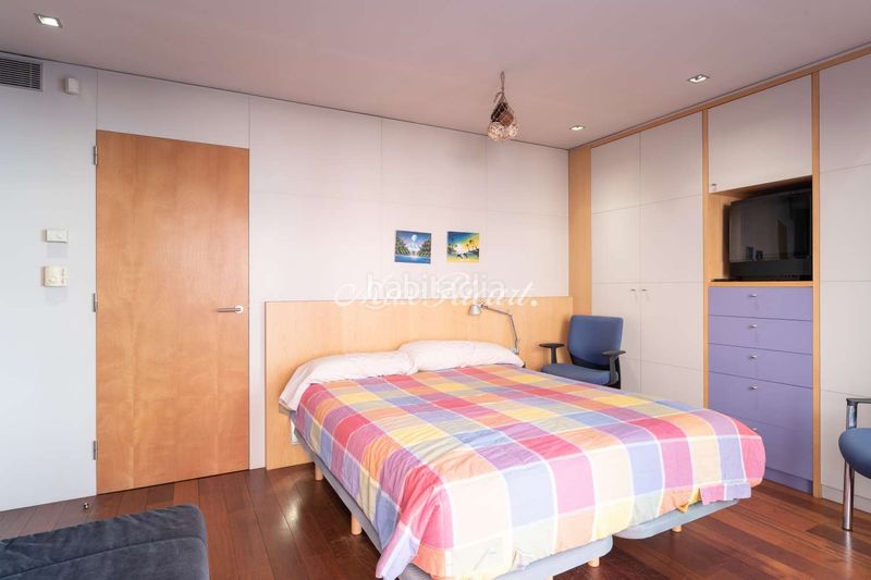 Foto ed77f993-5a09-487b-88f2-92d200a425b1. Casa amb calefacció aparcament piscina a Sant Andreu de Palomar Barcelona