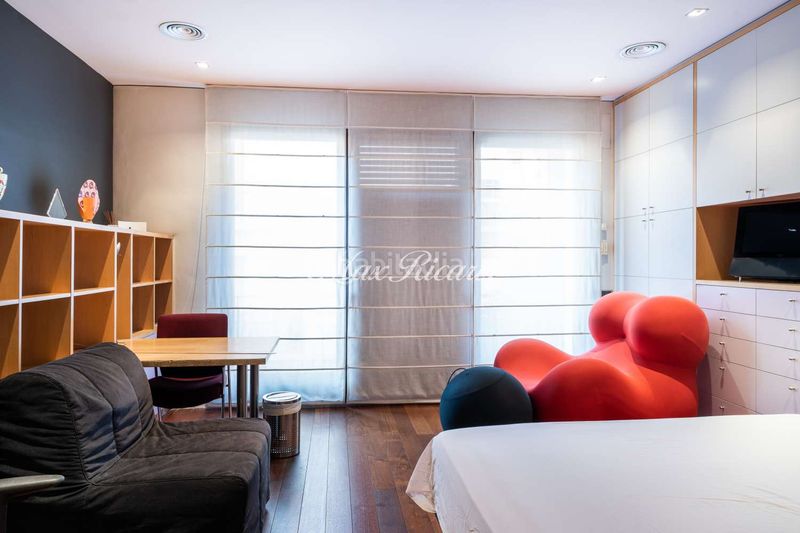 Foto f1e8f673-7a6b-4efb-9a76-57462787996f. Casa amb calefacció aparcament piscina a Sant Andreu de Palomar Barcelona