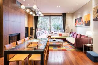 Maison à Sant Andreu de Palomar. Impresionante casa con licencia turística de 5 pisos con piscina