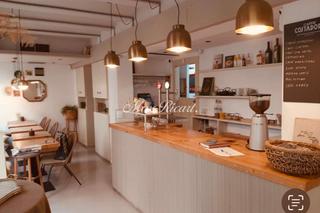 Location Local commercial à Pedralbes. Cafetería en traspaso en calle benet y mateu