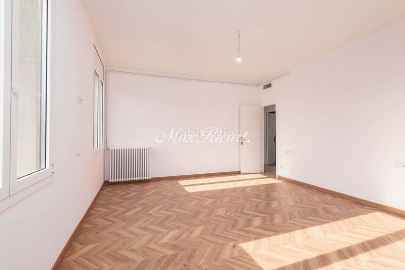 Foto 0b6971b6-3b6a-4d29-af5c-c82f1d2b068f. Alquiler piso amplia vivienda recién reformada en avenida diagonal 200m en Barcelona