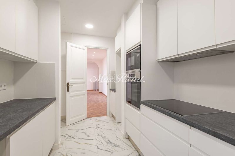Foto 1d739373-4b45-42f8-8a80-4bf099904bf2. Alquiler piso amplia vivienda recién reformada en avenida diagonal 200m en Barcelona
