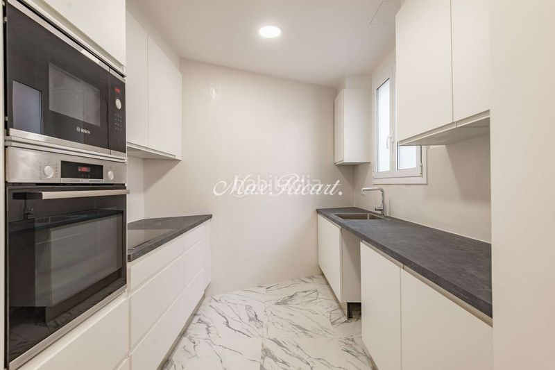 Foto 4d272f28-ccf2-4f9b-8f09-586143e674ca. Alquiler piso amplia vivienda recién reformada en avenida diagonal 200m en Barcelona