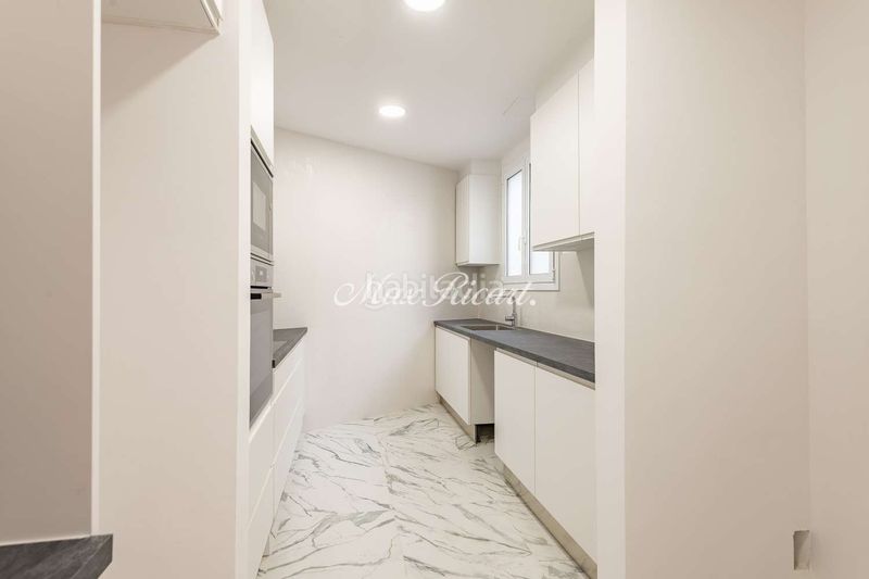 Foto dd027dff-fba5-4967-b0eb-bf7f4e93ec3f. Alquiler piso amplia vivienda recién reformada en avenida diagonal 200m en Barcelona