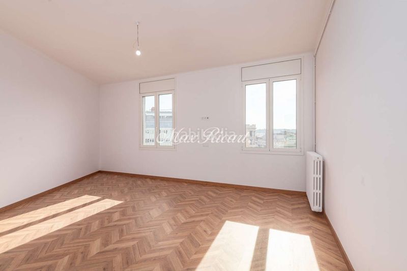 Foto e5a67352-a2ba-449d-8e3a-2eb0aeeb86a4. Alquiler piso amplia vivienda recién reformada en avenida diagonal 200m en Barcelona