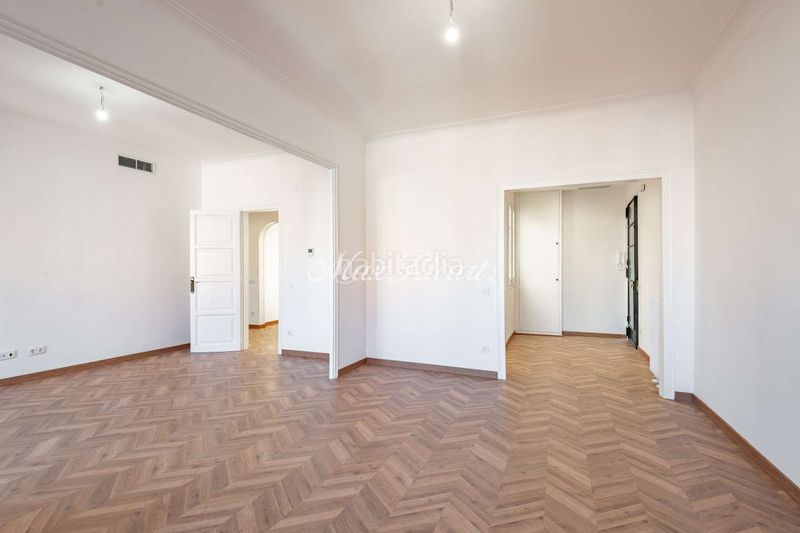 Foto ef06a497-8462-4a1d-83dd-9b35c4ae13c2. Alquiler piso amplia vivienda recién reformada en avenida diagonal 200m en Barcelona