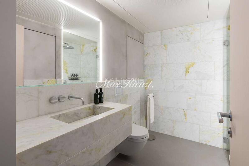 Foto 3969fed2-3034-4e07-bab5-46e7ecfe3d60. Alquiler dúplex lujosa propiedad con terraza en palau moxó en Barcelona