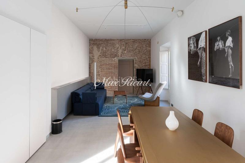 Foto 40fe9223-c3c4-429f-9463-8cad9d5a889d. Alquiler dúplex lujosa propiedad con terraza en palau moxó en Barcelona