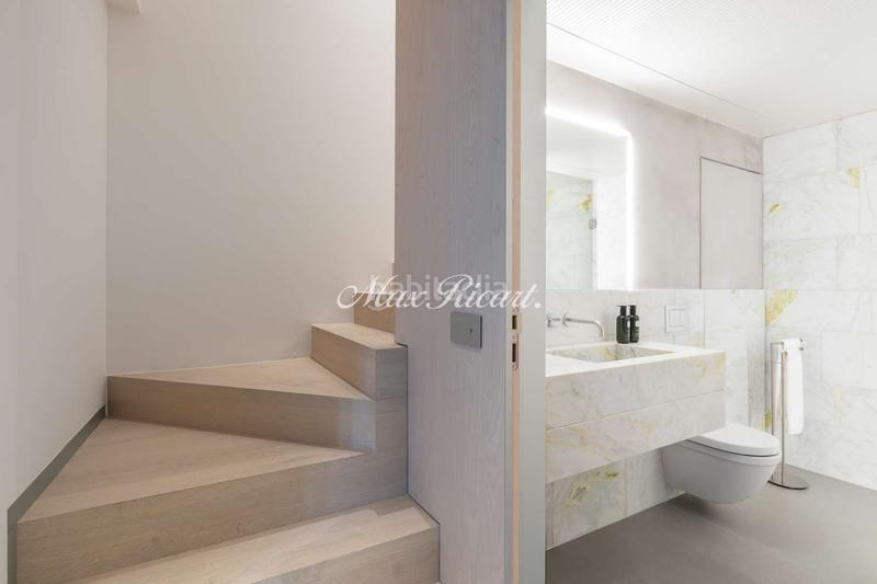 Foto 50fc15b2-9936-4a49-9e9f-ff7e6e2f8619. Alquiler dúplex lujosa propiedad con terraza en palau moxó en Barcelona