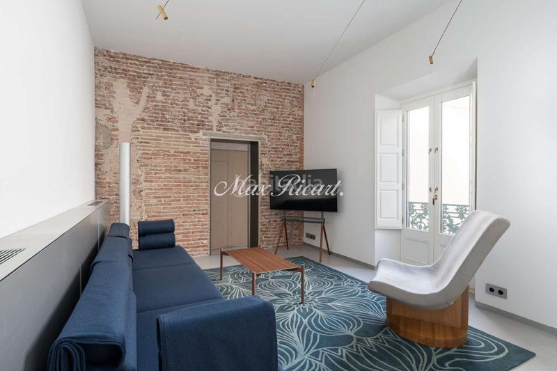 Foto e5c88d16-abc8-4c0e-8d25-7cbf22408f8a. Alquiler dúplex lujosa propiedad con terraza en palau moxó en Barcelona