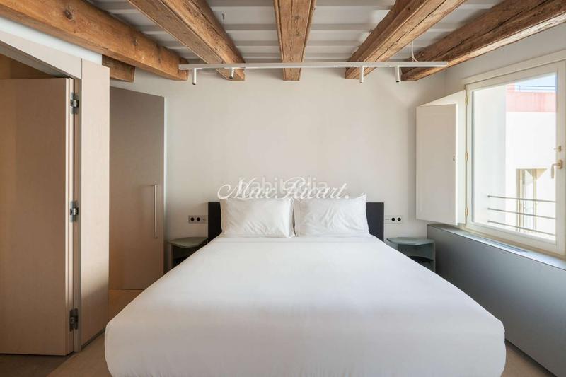 Foto 92f506c4-c5d3-4af6-8792-d4d12d426442. Rent duplex with heating pool in Gòtic Barcelona