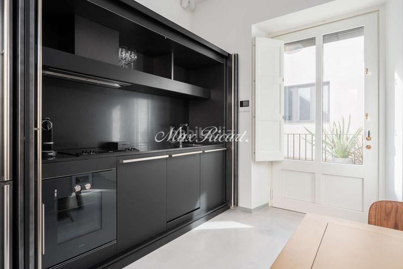 Foto b65f6c2a-5d3d-41c9-bd02-63245a3225af. Rent duplex with heating pool in Gòtic Barcelona