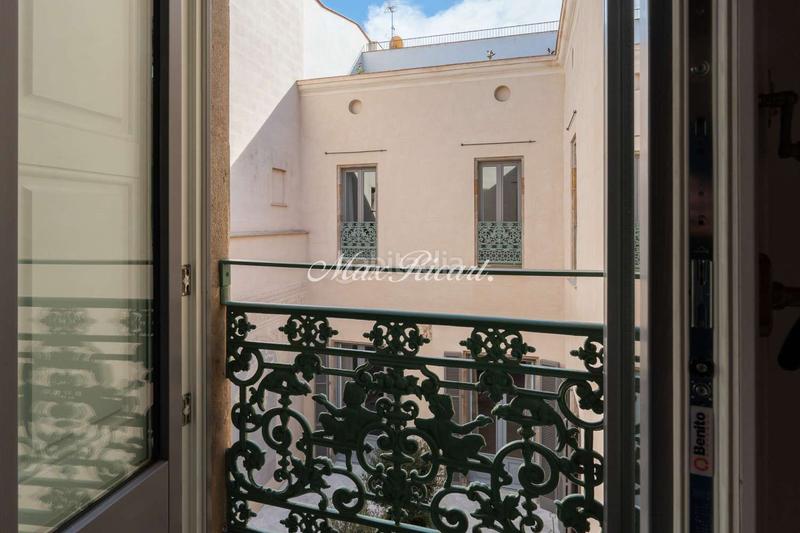 Foto e94ad7c4-c64a-494a-89da-74c90aec3f28. Rent duplex with heating pool in Gòtic Barcelona