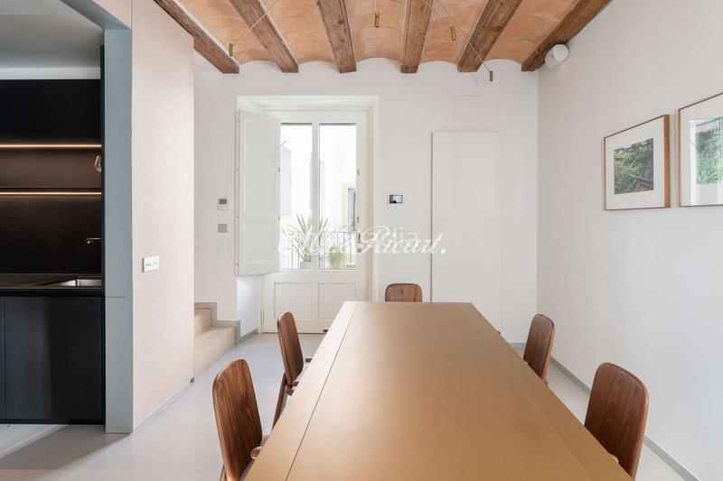 Foto 230f6908-d309-4bf4-a605-43b3e8224a3c. Alquiler dúplex exclusiva vivienda de diseño en plaza de sant just en Barcelona