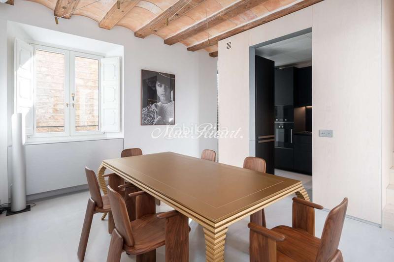 Foto 2c05a675-0e44-4d96-938c-e0e005cd8666. Alquiler dúplex exclusiva vivienda de diseño en plaza de sant just en Barcelona