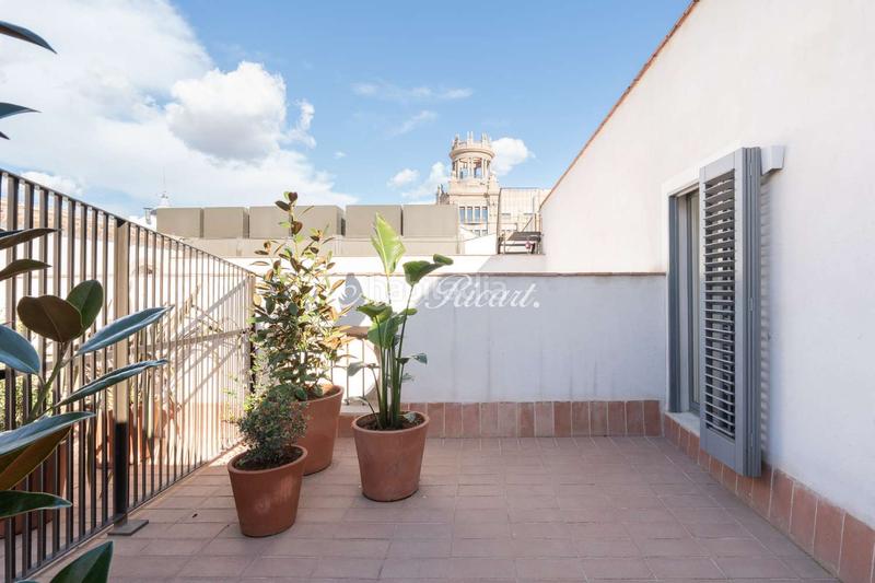 Foto 685d83b2-2a92-42cb-9a54-b8c1b62baed7. Alquiler dúplex exclusiva vivienda de diseño en plaza de sant just en Barcelona