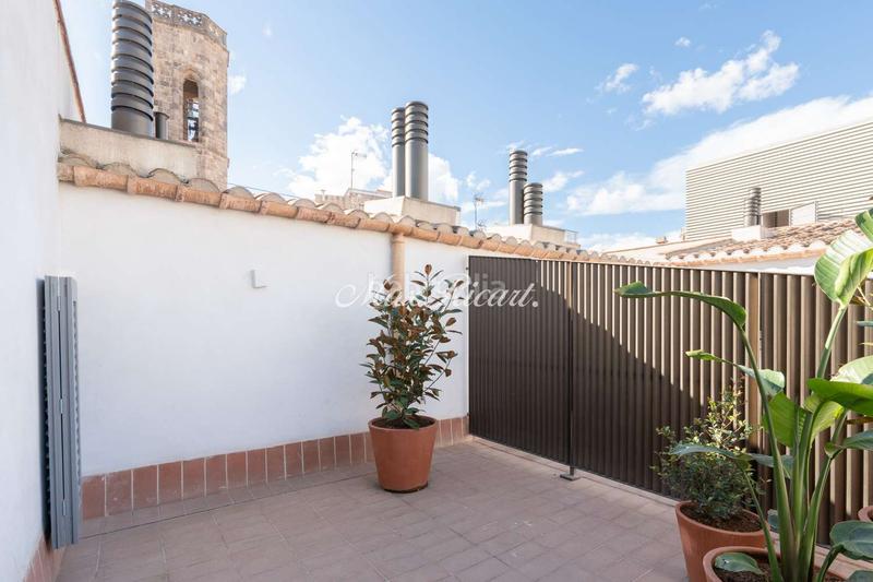 Foto a8a46b10-fba3-4e0d-a142-07d30450dc0d. Alquiler dúplex exclusiva vivienda de diseño en plaza de sant just en Barcelona