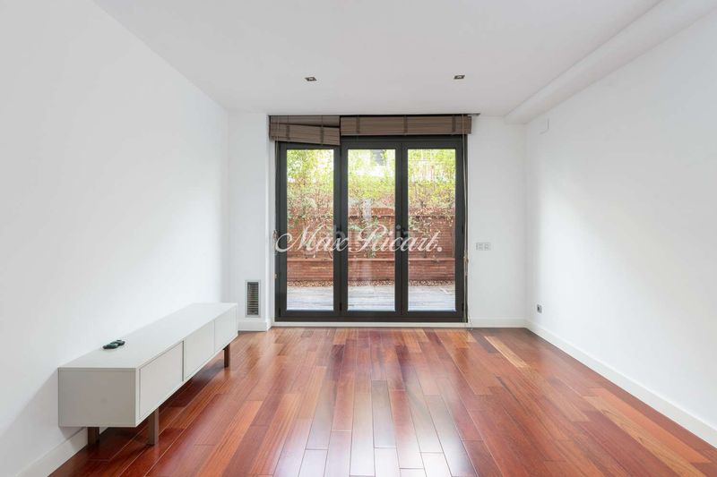 Foto 0ed607ca-8d3d-414f-8a55-bfc46e7ea4f4. Casa amb calefacció aparcament a Vila de Gràcia Barcelona