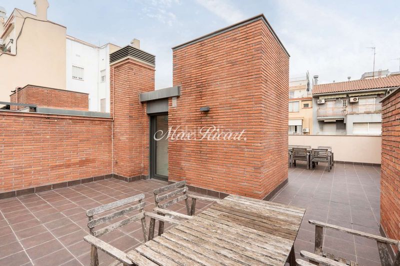 Foto 4c8cd40a-208f-418c-8769-225f9cd0e7c8. Casa amb calefacció aparcament a Vila de Gràcia Barcelona