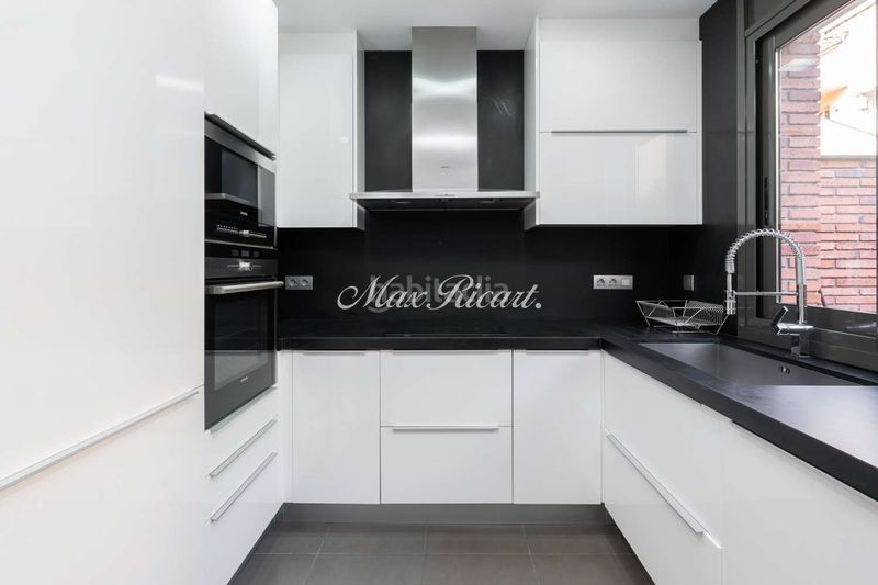 Foto 4d0065e1-363a-4761-8905-9e76e284c984. Casa amb calefacció aparcament a Vila de Gràcia Barcelona