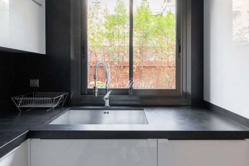Foto 52a92aae-93b7-4386-ac41-7242a9d3b678. Casa amb calefacció aparcament a Vila de Gràcia Barcelona