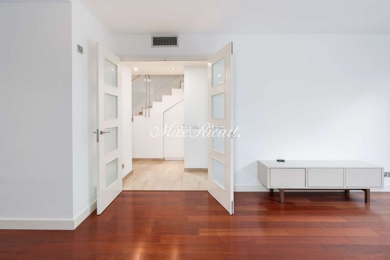 Foto 70408b0b-4064-4f54-8c02-123647665803. Casa amb calefacció aparcament a Vila de Gràcia Barcelona