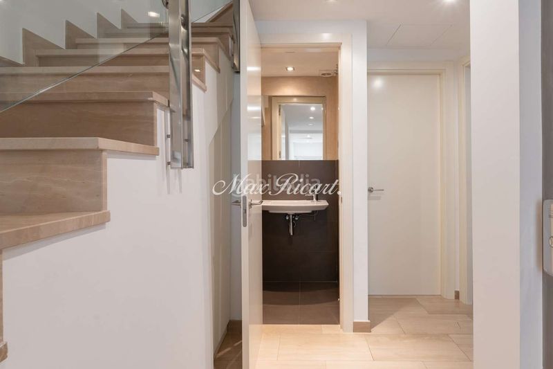 Foto 7eaf3be6-b8f8-4e93-8f68-cd6b849be5ac. Casa amb calefacció aparcament a Vila de Gràcia Barcelona
