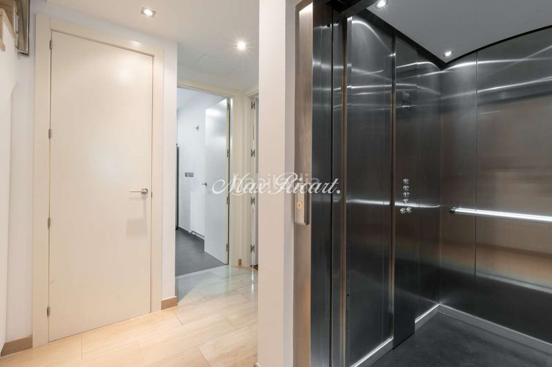 Foto 9af2fd82-b573-4e6b-9c22-56e4737fba69. Casa amb calefacció aparcament a Vila de Gràcia Barcelona