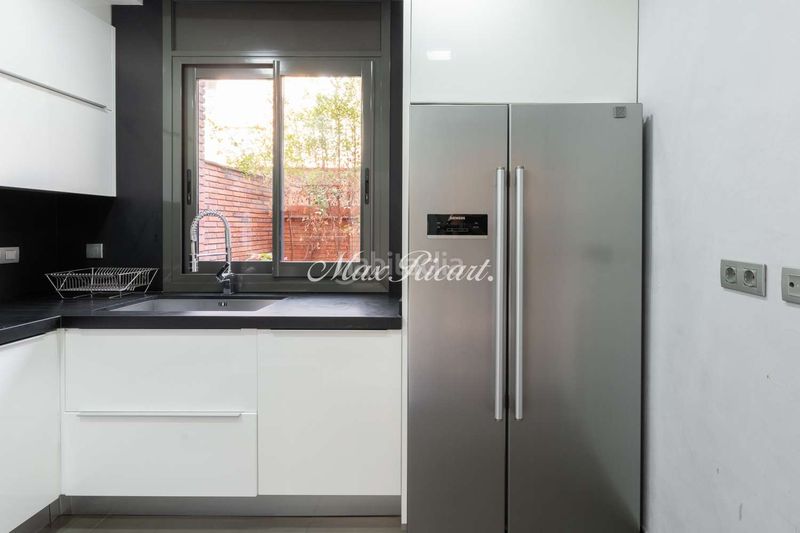 Foto 9c5a7667-b237-4719-975b-b141db713469. Casa amb calefacció aparcament a Vila de Gràcia Barcelona