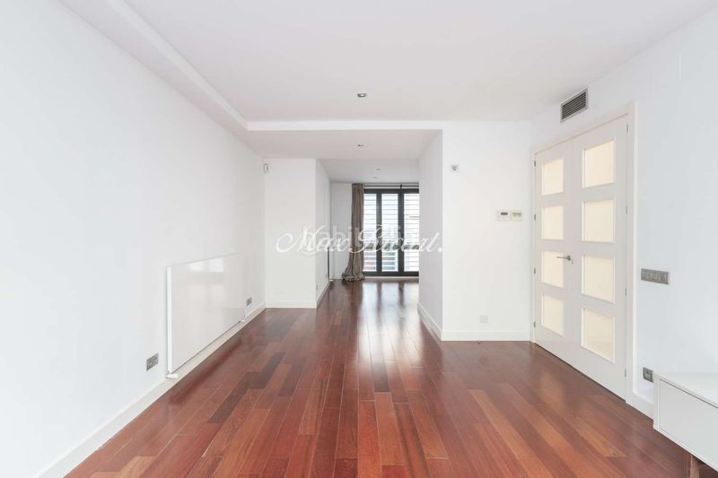 Foto a389beac-1a2b-4188-8e34-23a98fa8e596. Casa amb calefacció aparcament a Vila de Gràcia Barcelona