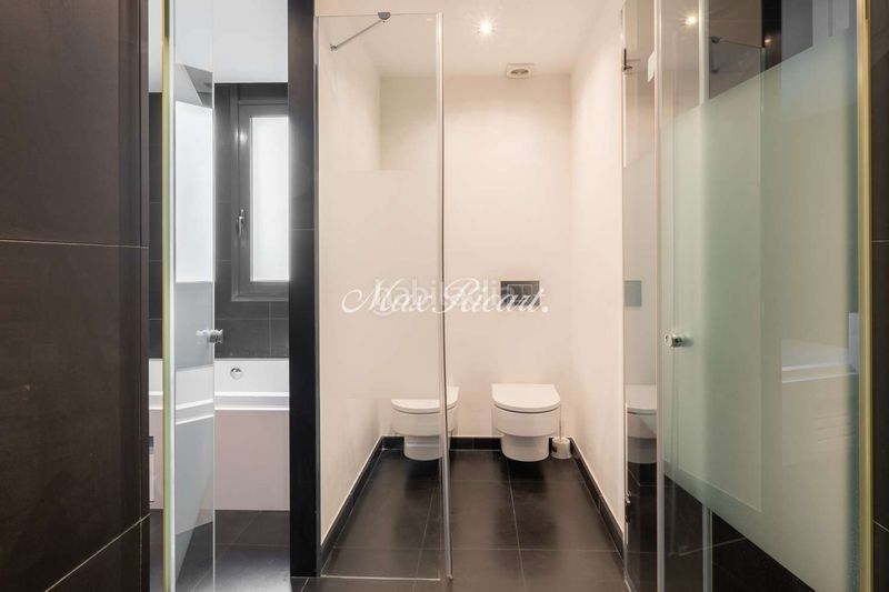 Foto b0d1eec6-d948-4653-ba54-fa32a9a7c7d1. Casa amb calefacció aparcament a Vila de Gràcia Barcelona