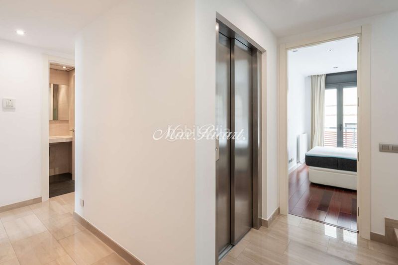 Foto ff507360-c77d-4676-8591-f24440e6d8b2. Casa amb calefacció aparcament a Vila de Gràcia Barcelona