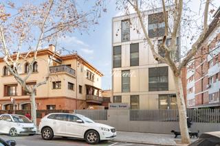 Lloguer Oficina  N/a. Edificio corporativo con zona ajardinada en sarriá