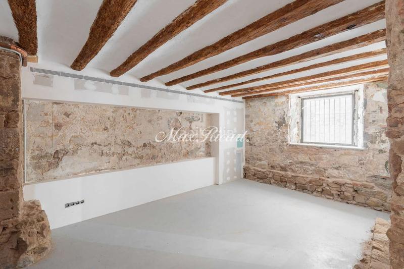 Foto 750f5ac6-3679-431d-b8f5-934fbb3c93bf. Rent business premise with heating in Gòtic Barcelona