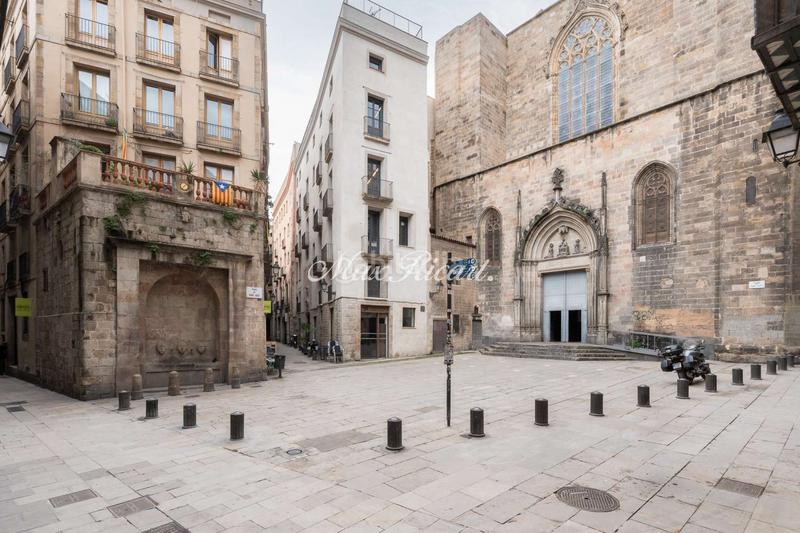 Foto c4503213-0cc9-48b4-87bc-35c0f5cfe5e8. Rent business premise with heating in Gòtic Barcelona