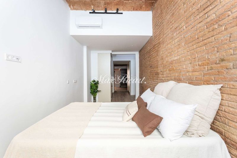 Foto 10575099-90e2-46b5-9ec0-e010adf5a262. Casa amb calefacció piscina a Sants Barcelona