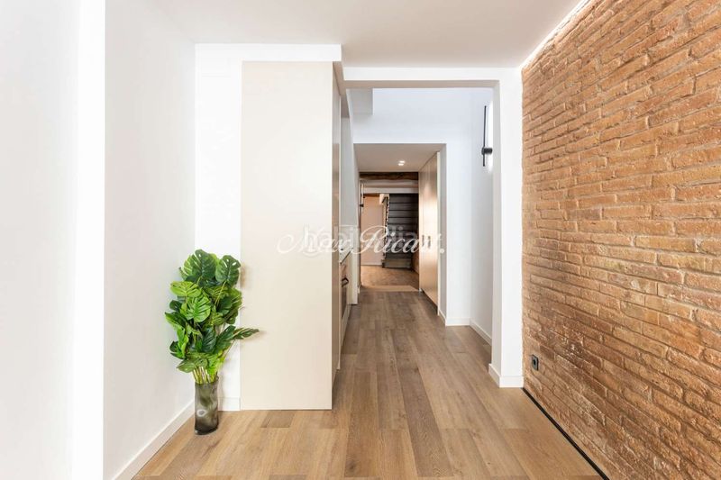 Foto 3852a5e2-8222-4371-847d-b86f726a8508. Casa amb calefacció piscina a Sants Barcelona
