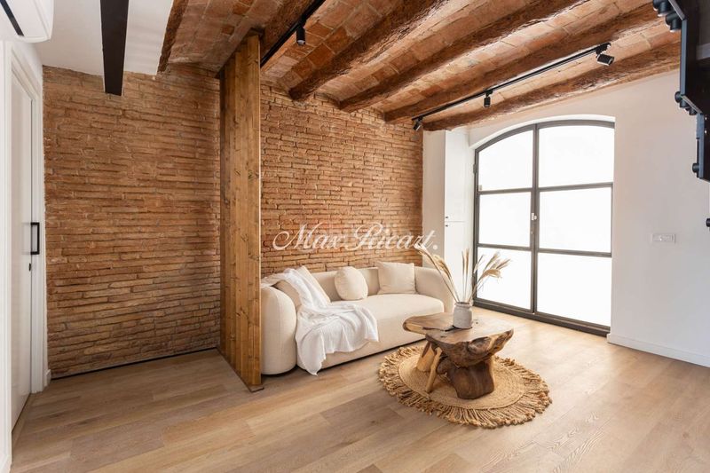 Foto 3d8ec1e7-2069-4ae1-b6cc-c8cc8ae90a90. Casa amb calefacció piscina a Sants Barcelona