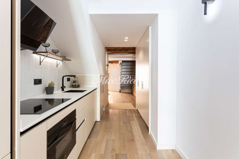 Foto 4d435867-d8cb-4b34-ab81-f45d46bed261. Casa amb calefacció piscina a Sants Barcelona